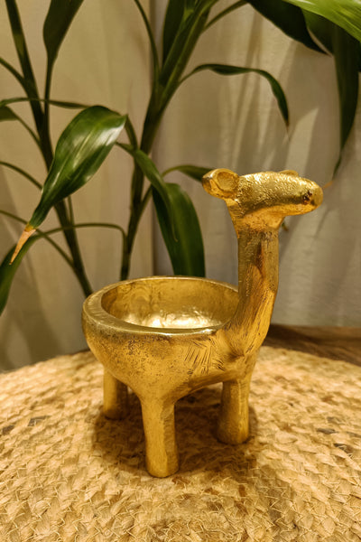 Giraffe planter