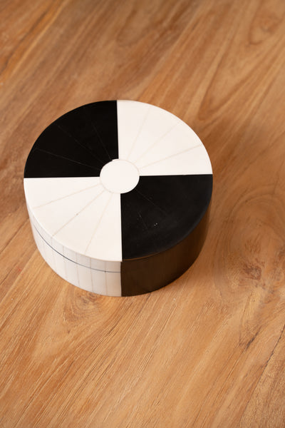 B&W Round Box