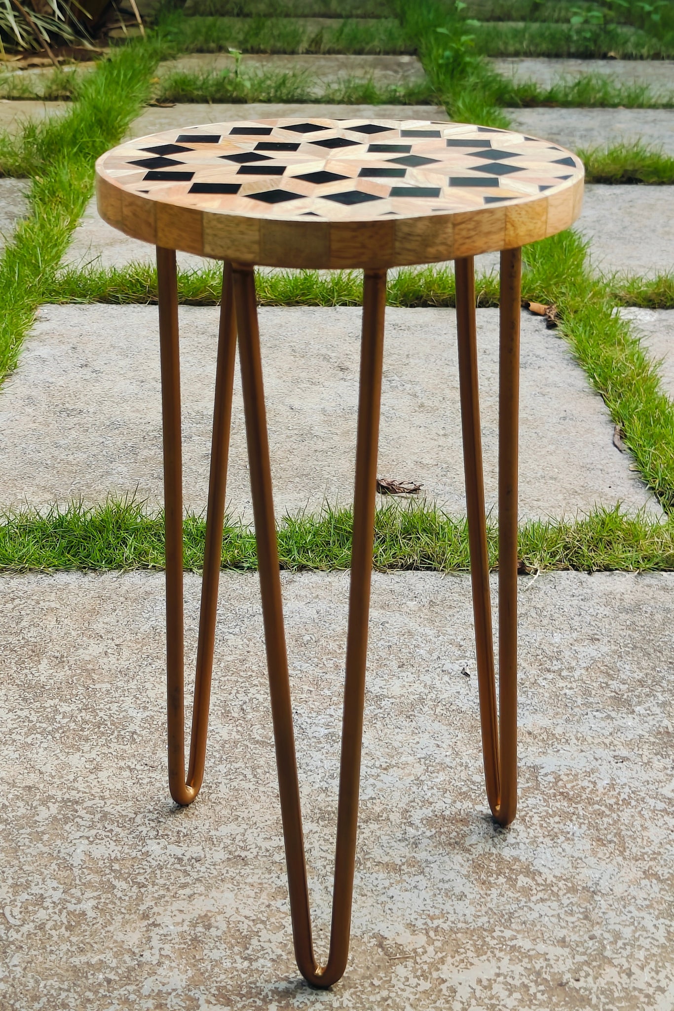 Indy Peg Table - Black Geo