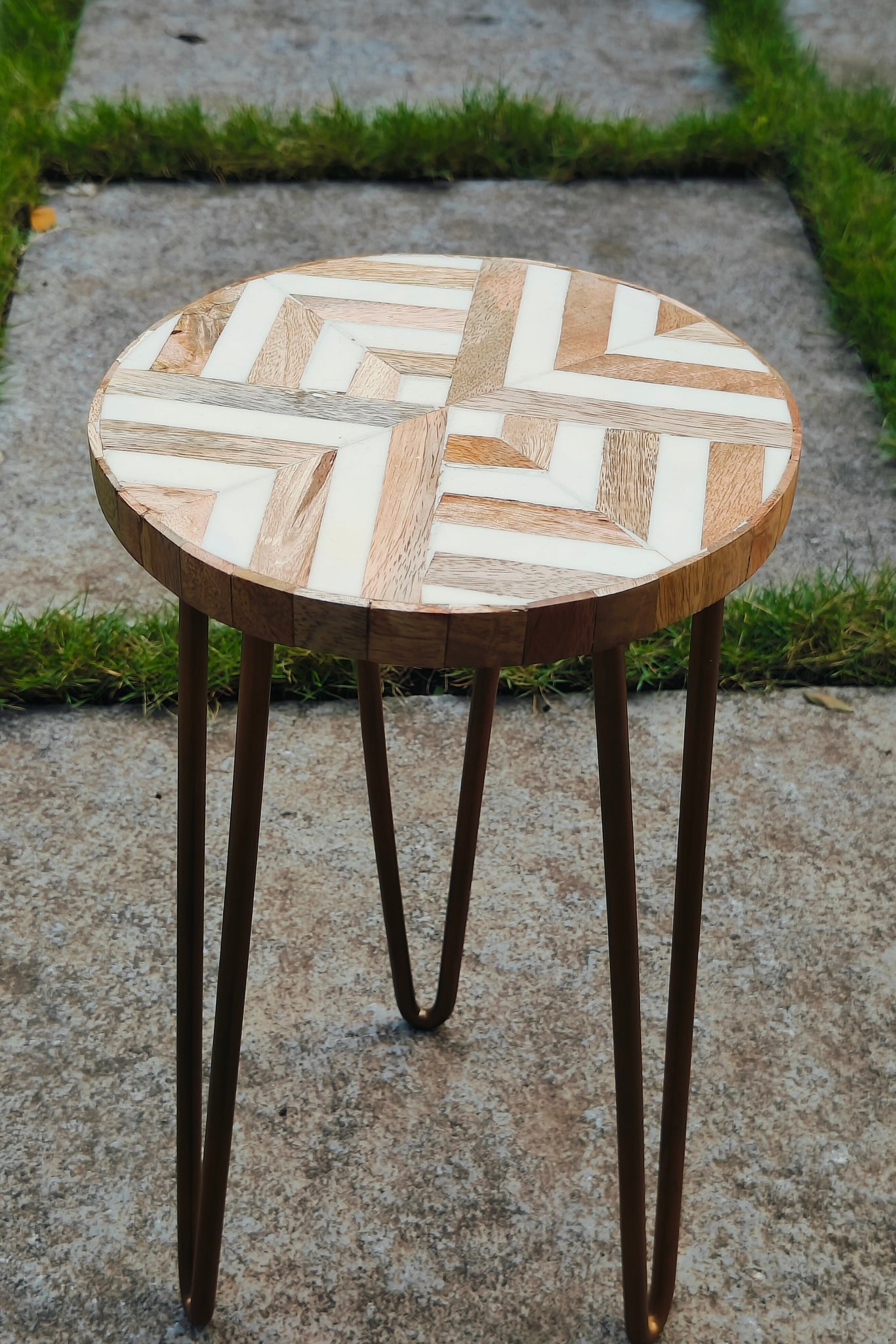 Indy Peg Table - White Geo