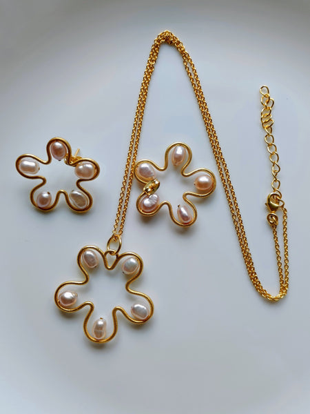 Pearl Flower Necklace